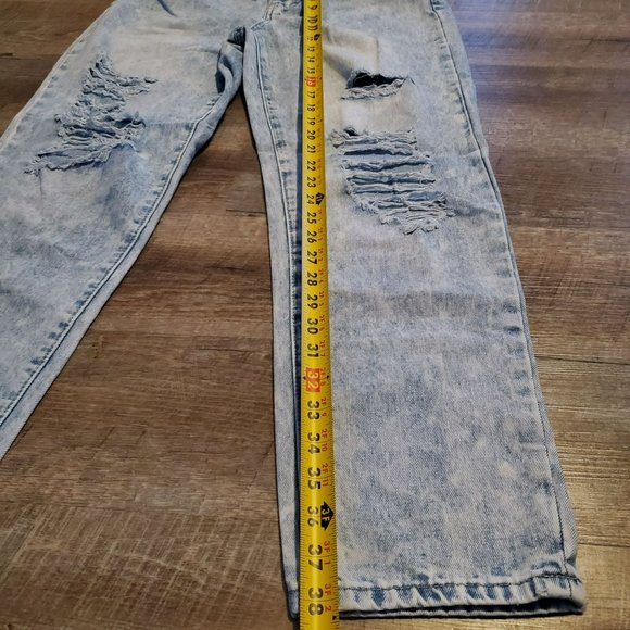 RUE 21 Juniors Size 10 Light Stone Wash Ripped/Distressed Jeans Denim - Picture 4 of 9